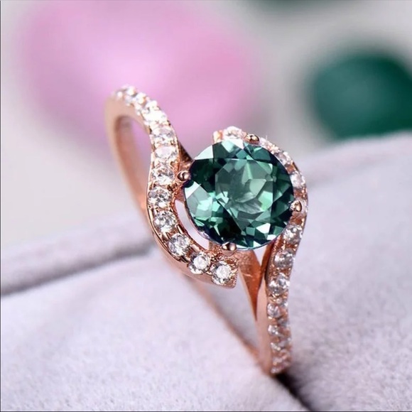New Rose Gold Round Cut Emerald Ring - Picture 2 of 3